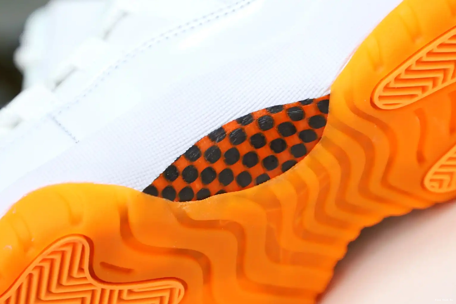 'BRIGHT WMNS Kimikick AIR 11 CITRUS' RETRO LOW JORDAN 0404